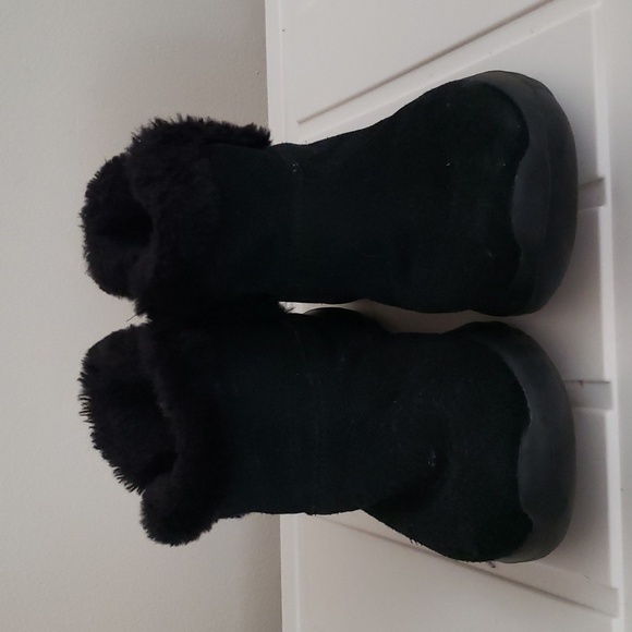 Sketchers Black leather winter boots with faux fur lining, women's size 7 - Picture 2 of 8